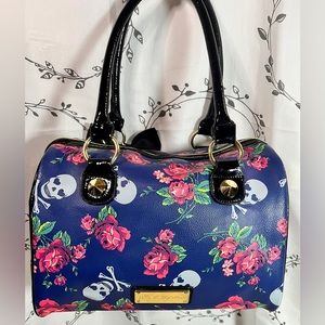 Pre-Owned Betsy Johnson Deep Blue Skulls and Roses Hand Bag